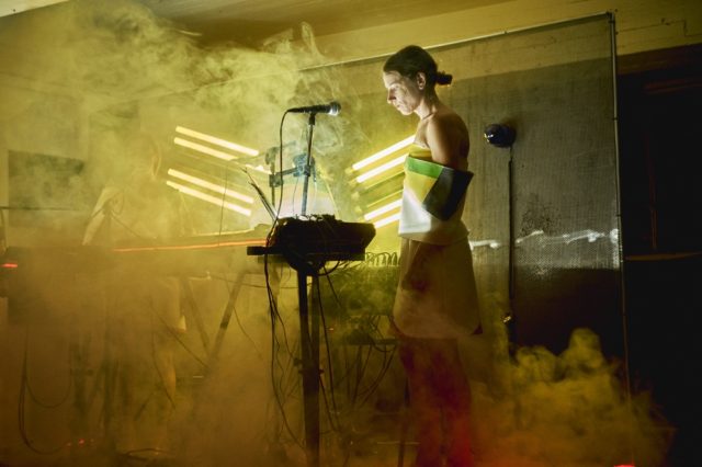 Ποιος είναι τελικά ο αληθινός άνθρωπος; H Αργυρώ Χιώτη και o Αντώνης Αντωνόπουλος απαντούν