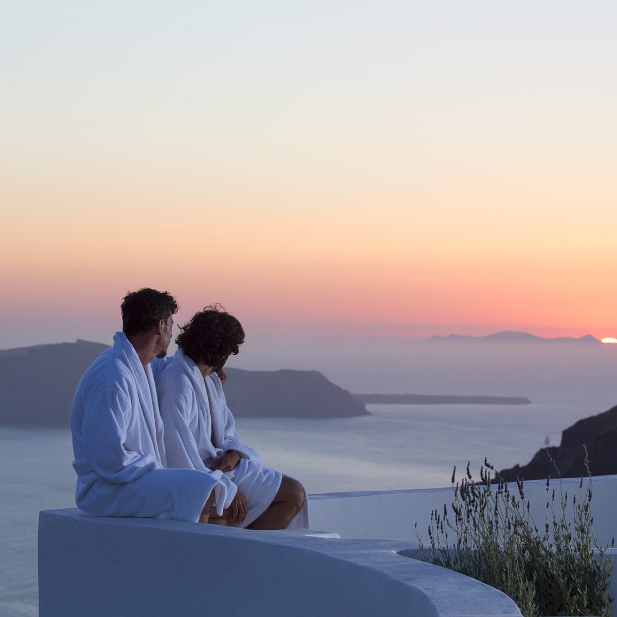 Η Σαντορίνη είναι ο top προορισμός για gay μήνα του μέλιτος