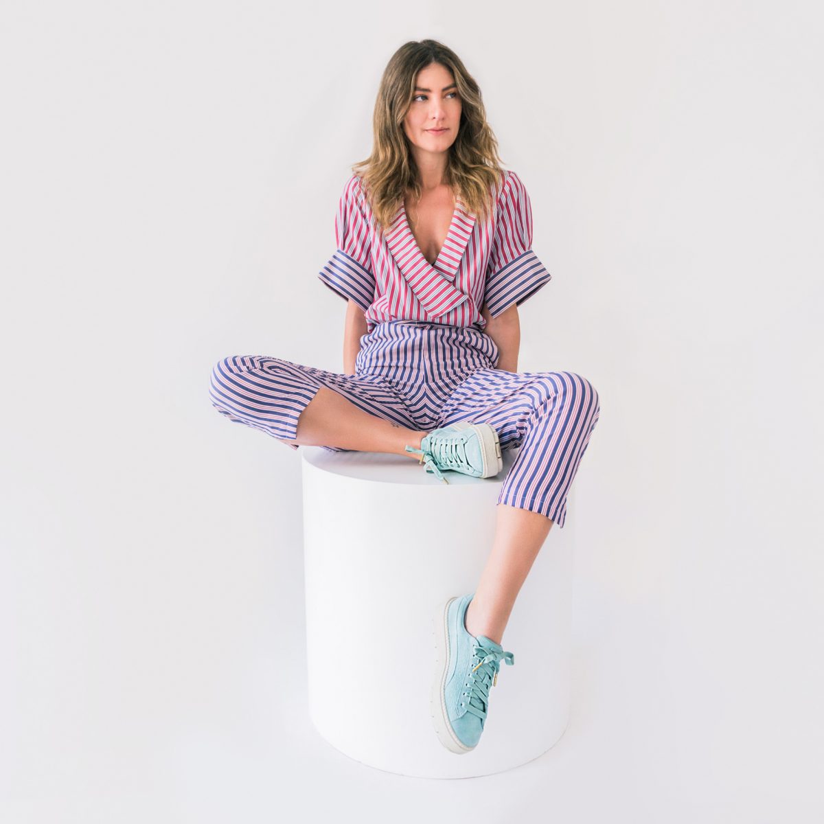 H Υβόννη Ντόστα λατρεύει τη θάλασσα και σχεδιάζει τα πιο ενδιαφέροντα μαγιό του καλοκαιριού