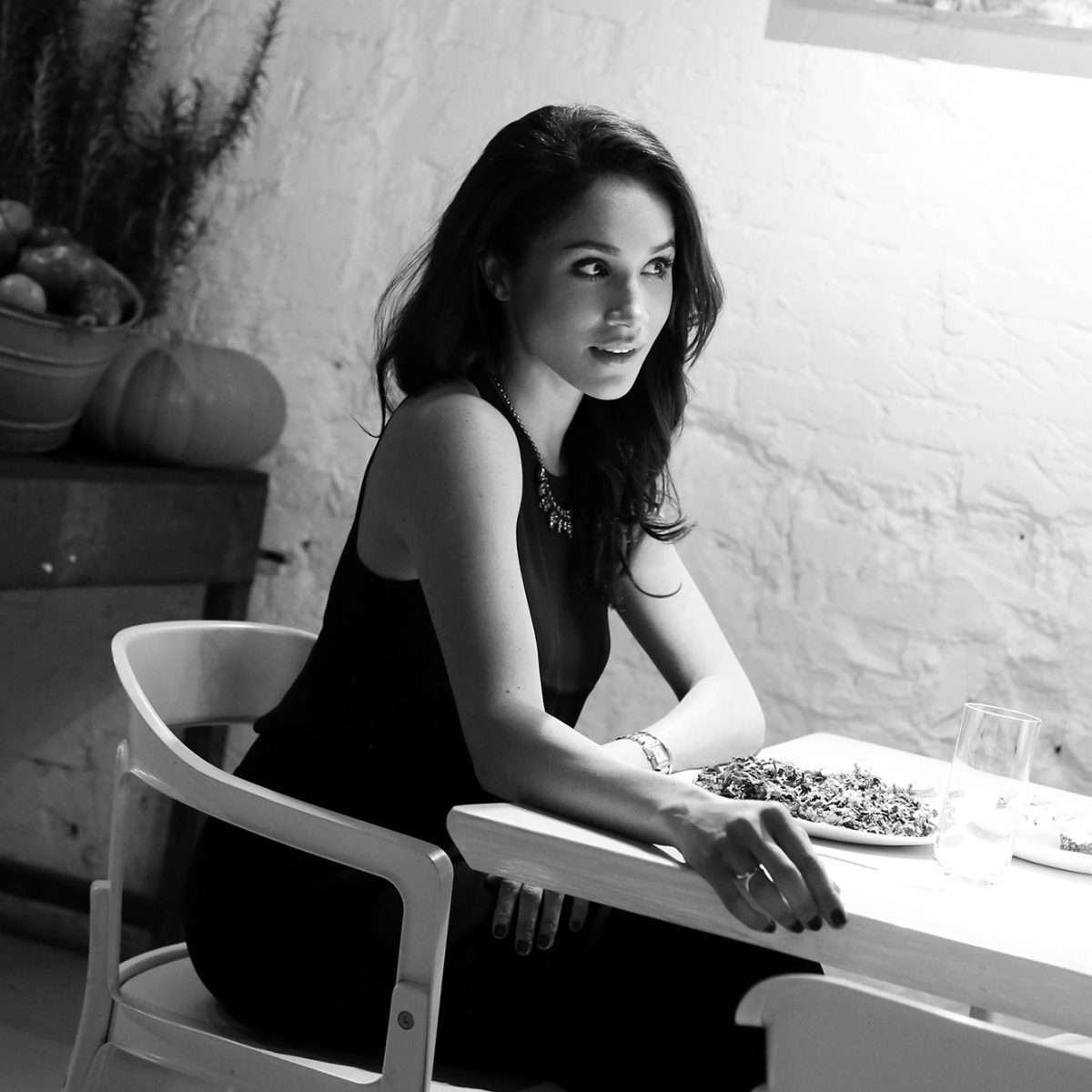 H Meghan Markle με υπέροχο καλοκαιρινό outfit – Το φόρεμα βγήκε sold out!