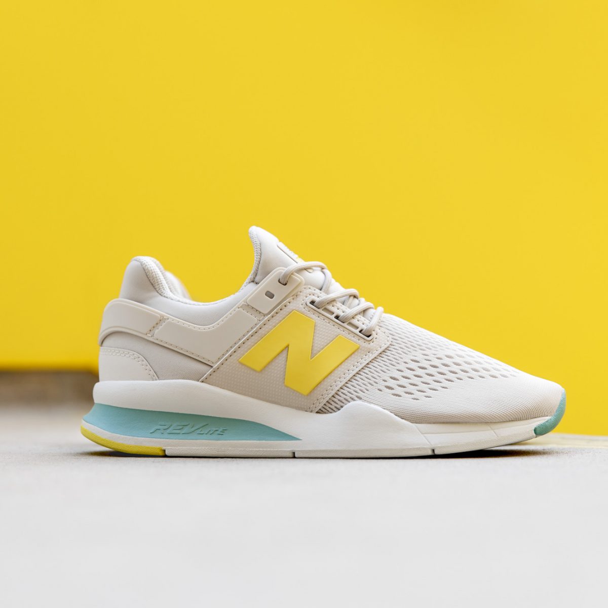 To New Balance 247v2 Tritium είναι το νέο sneaker που χρειάζεσαι στην πόλη