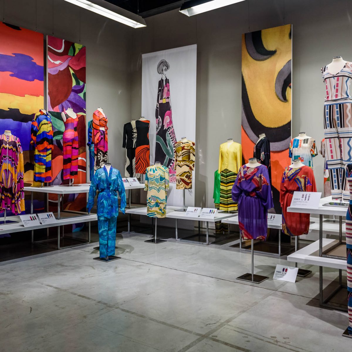 «Γιάννης Τσεκλένης – Τα Χρόνια της Μόδας»- Η αναδρομική έκθεση ενός Έλληνα σχεδιαστή