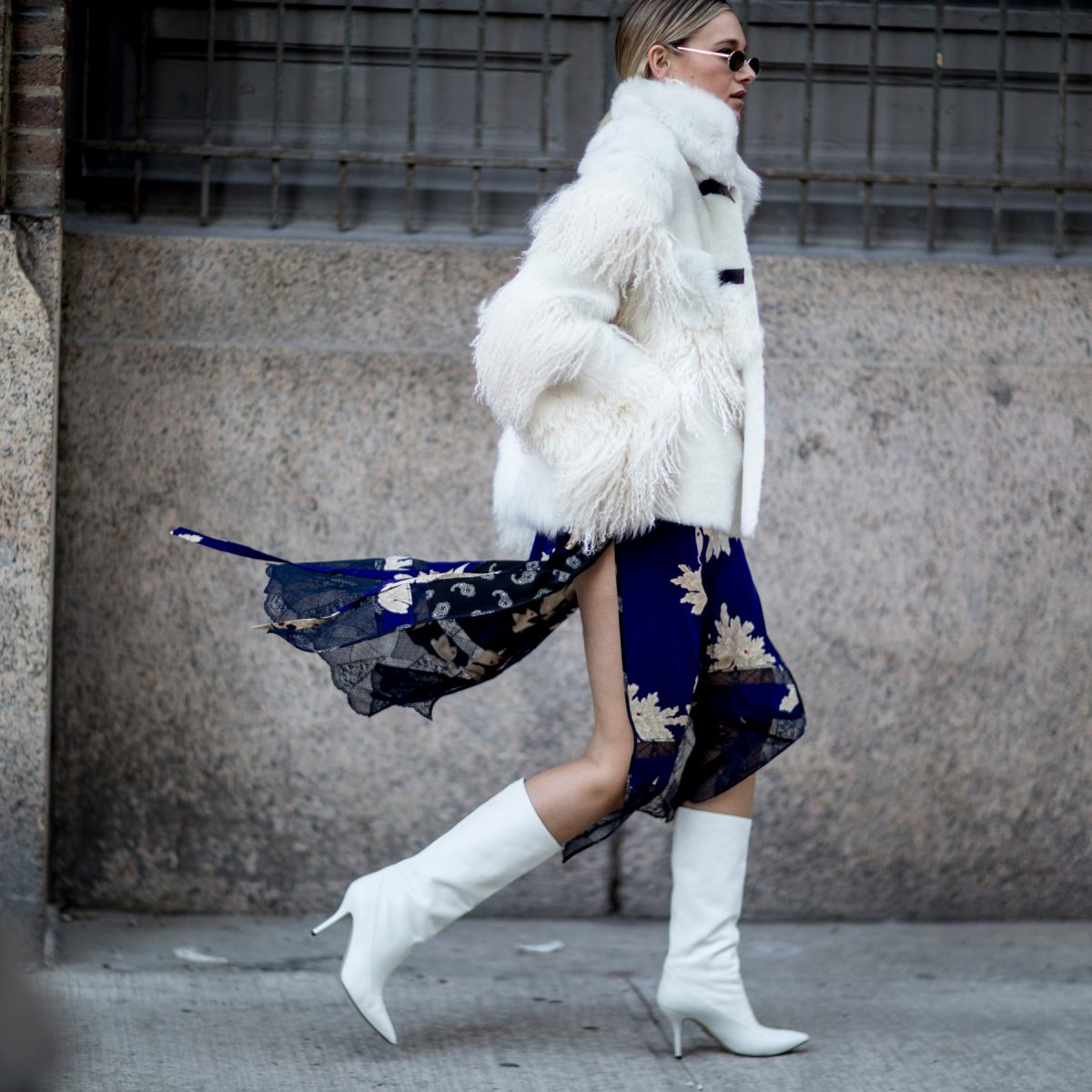 Το αιώνιο δίλημμα της μόδας -Μαύρο καλσόν ή γυμνά πόδια;