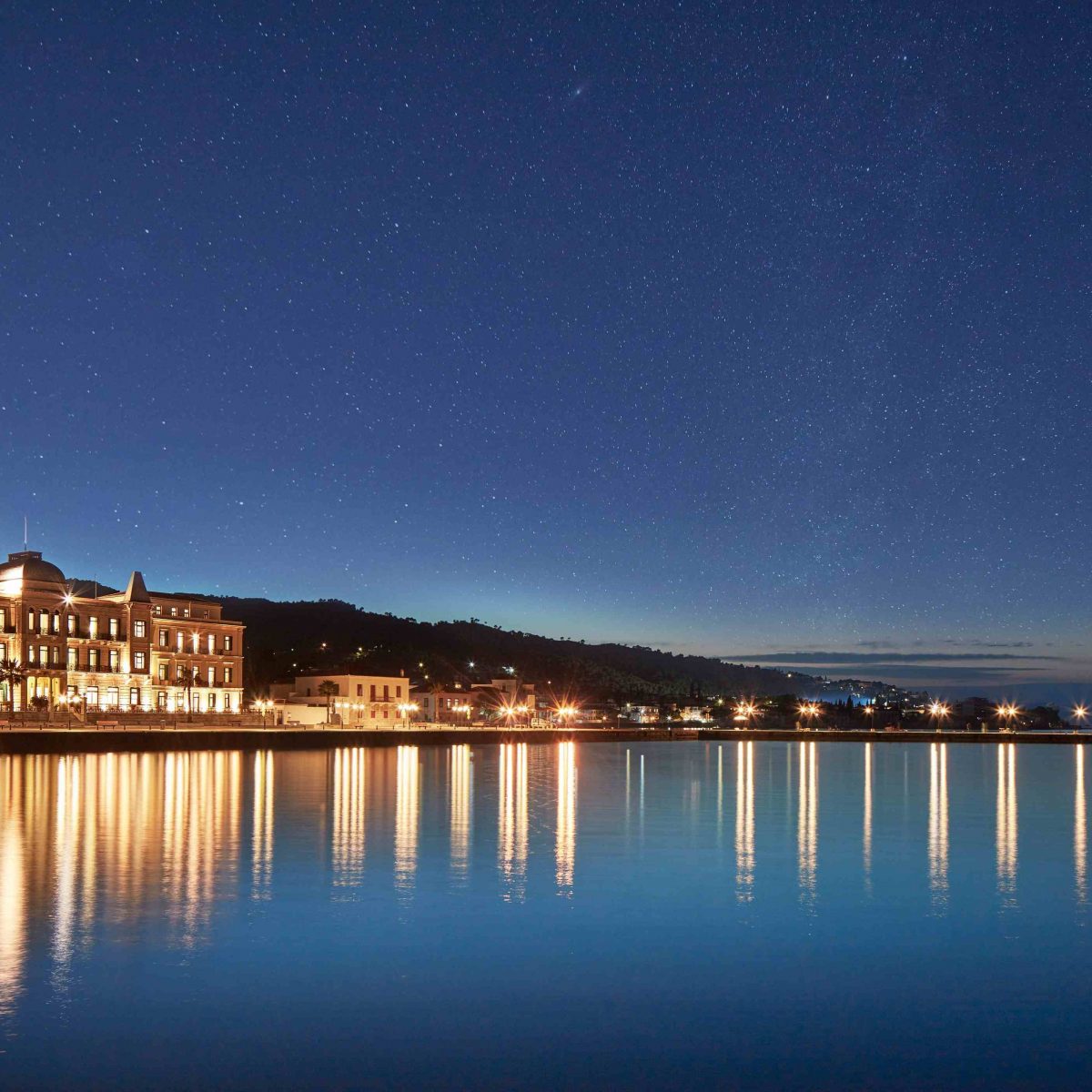 Το αγαπημένο μπαρ του κέντρου, Baba Au Rum, ταξιδεύει…στις Σπέτσες!