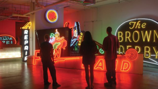 Museum Of Neon Arts: Εκεί που οι κλασικές neon επιγραφές ανάγονται σε τέχνη
