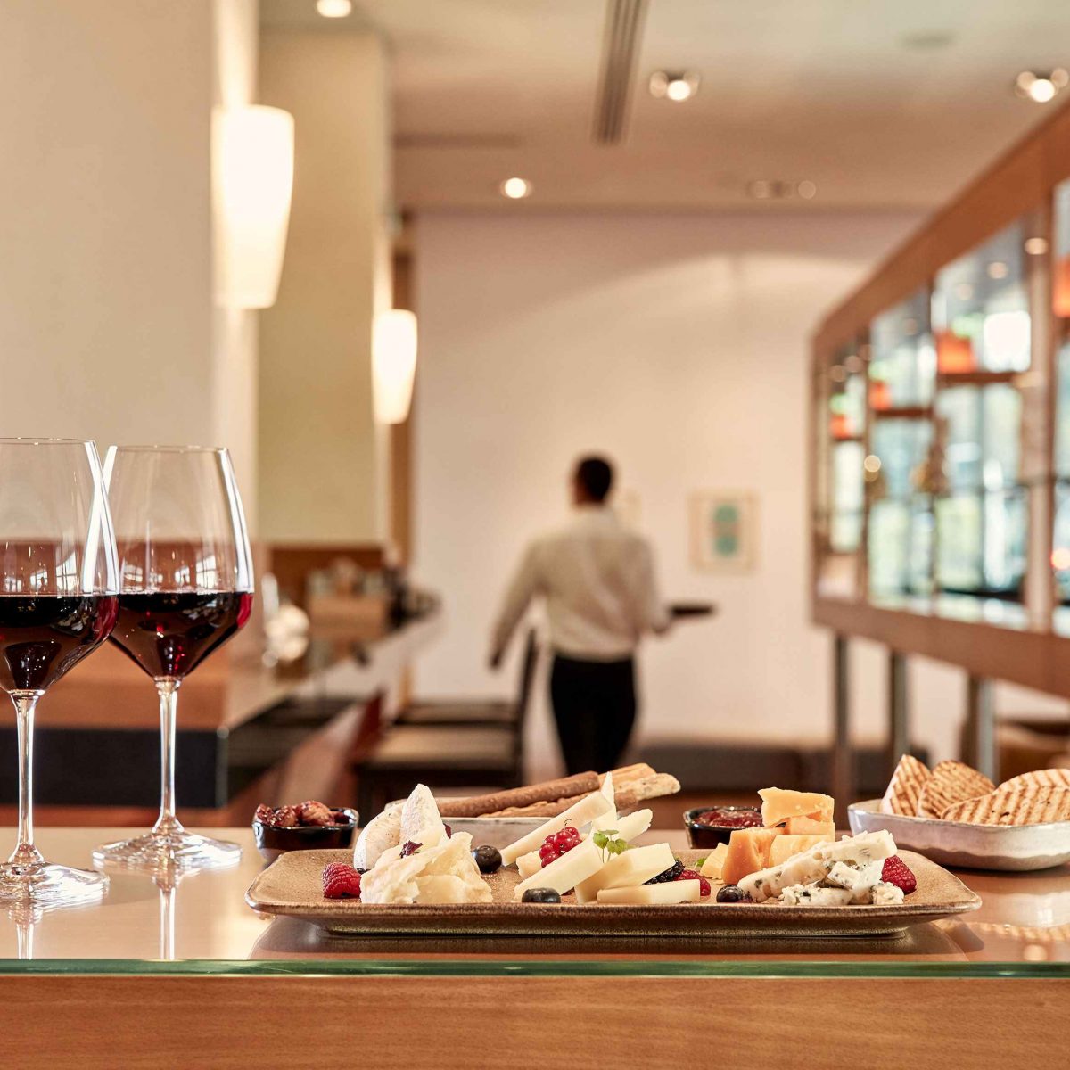 Τα Σάββατα σου ζωντανεύουν στο Aethrion Lounge Bar του Hilton