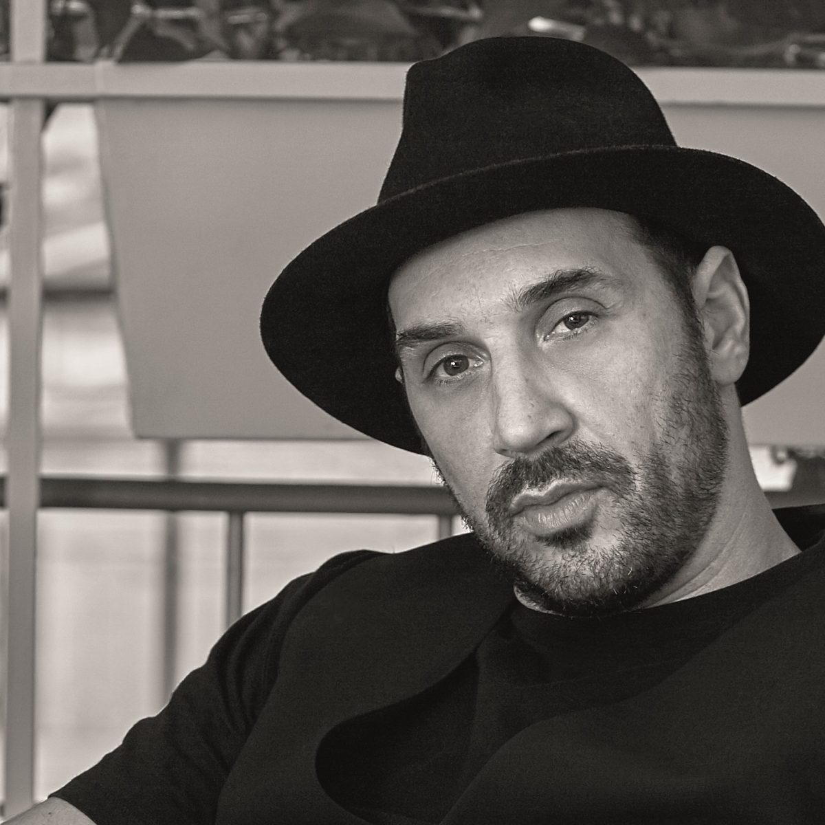 Νίκος Νικολάου: ο φωτογράφος που δημιούργησε ένα υποθαλάσσιο παραμύθι μέσα από τα έργα του