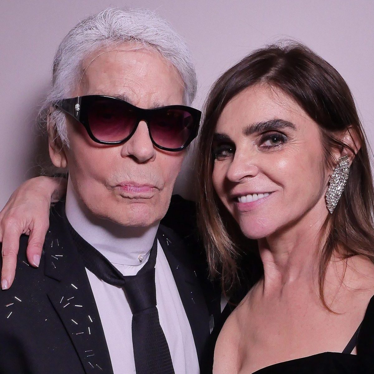 Η Carine Roitfeld είναι η νέα style advisor του brand Karl Lagerfeld