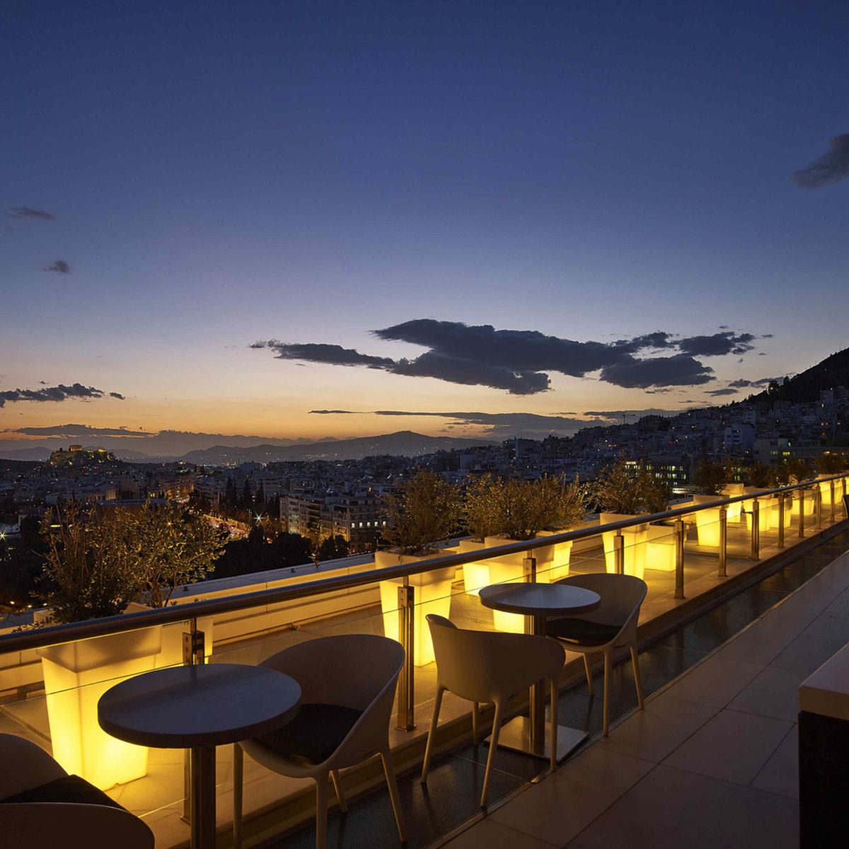 To Galaxy Bar του Hilton κάνει τις Κυριακές του Ιουνίου σου ξεχωριστές!