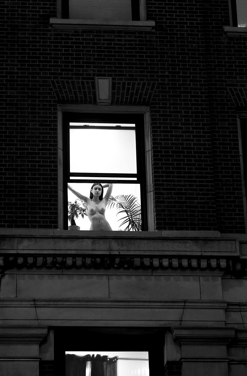 Ο οίκος Vetements μετατρέπει τις παντόφλες των παιδικών μας χρόνων σε extra cool «παπούτσια»