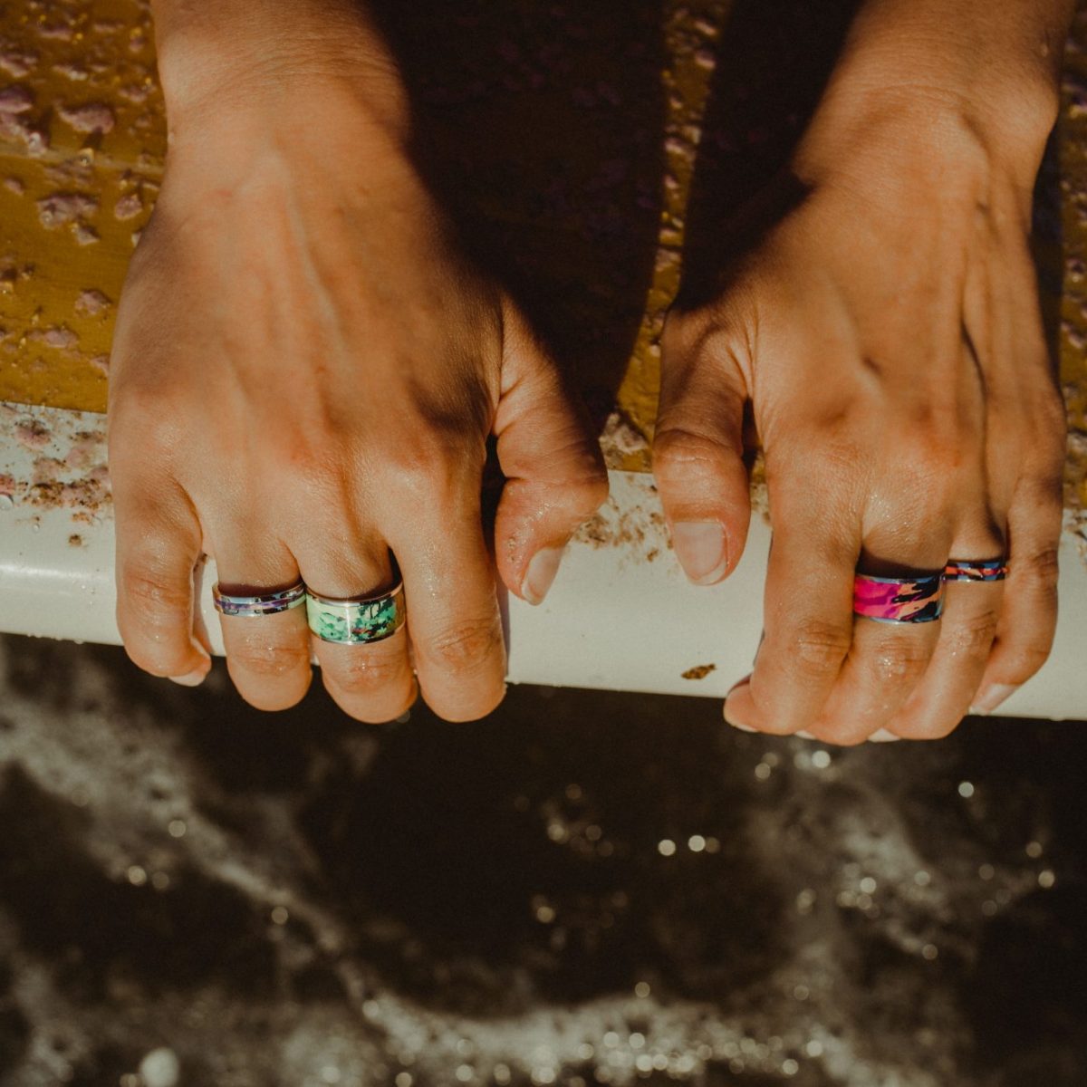 Ανακαλύψαμε τα πιο διαστημικά κοσμήματα και θα τα βρεις στο Xmas Fashion Room Service