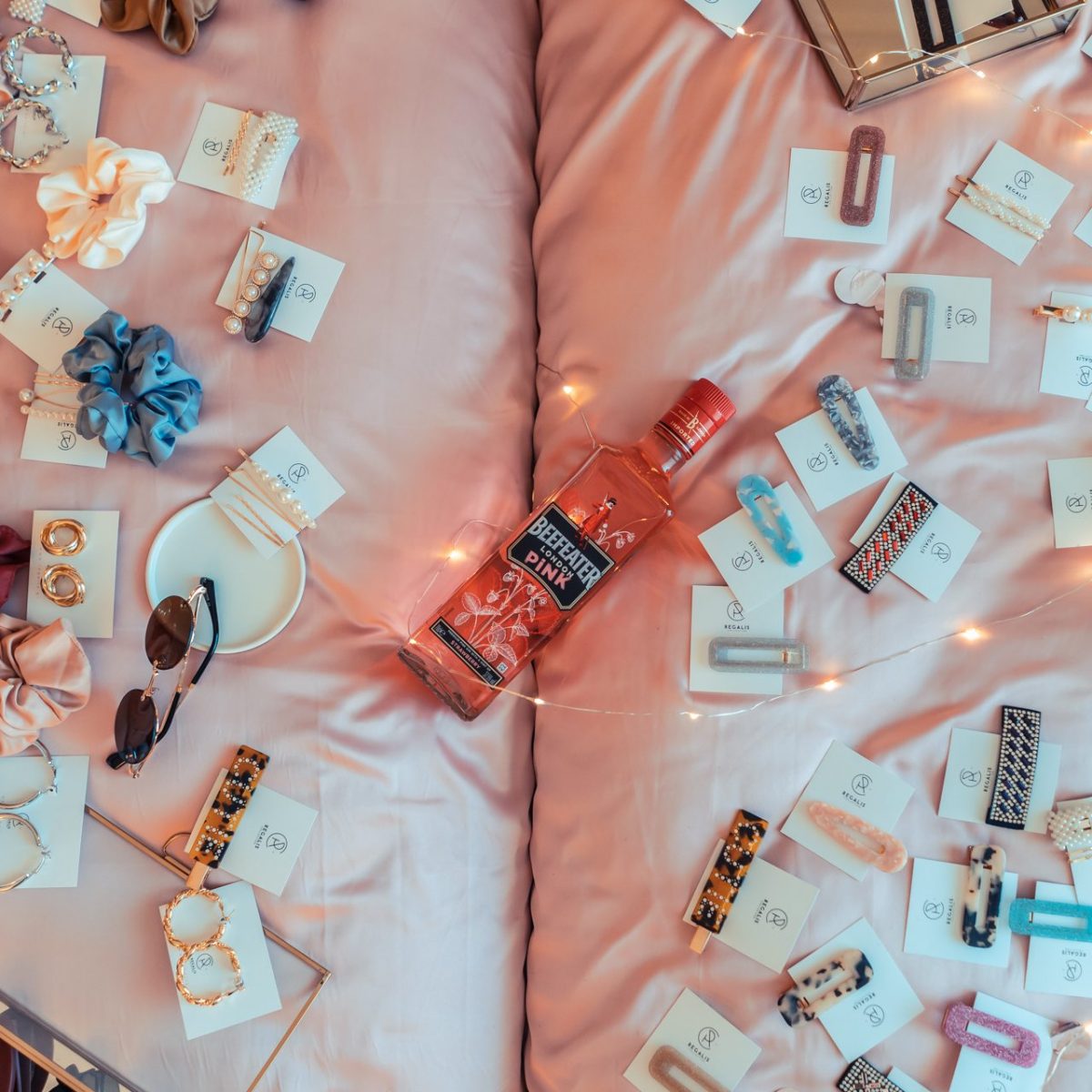 Είσαι designer; Κέρδισε το μοναδικό PINK ROOM στο Fashion Room Service Xmas Glam Edition!