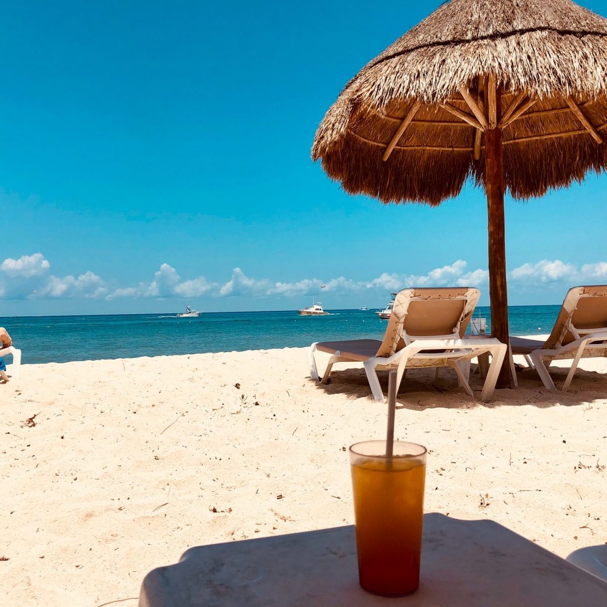 Σκηνές από το πρώτο (τυπικά) διήμερο στις παραλίες