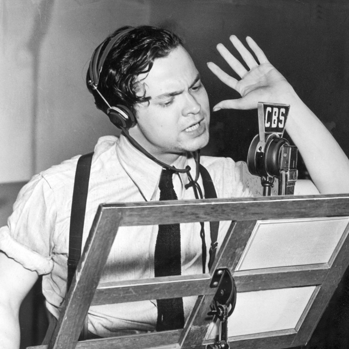 Άκου τον Orson Welles να αφηγείται τον μύθο του Σπηλαίου του Πλάτωνα