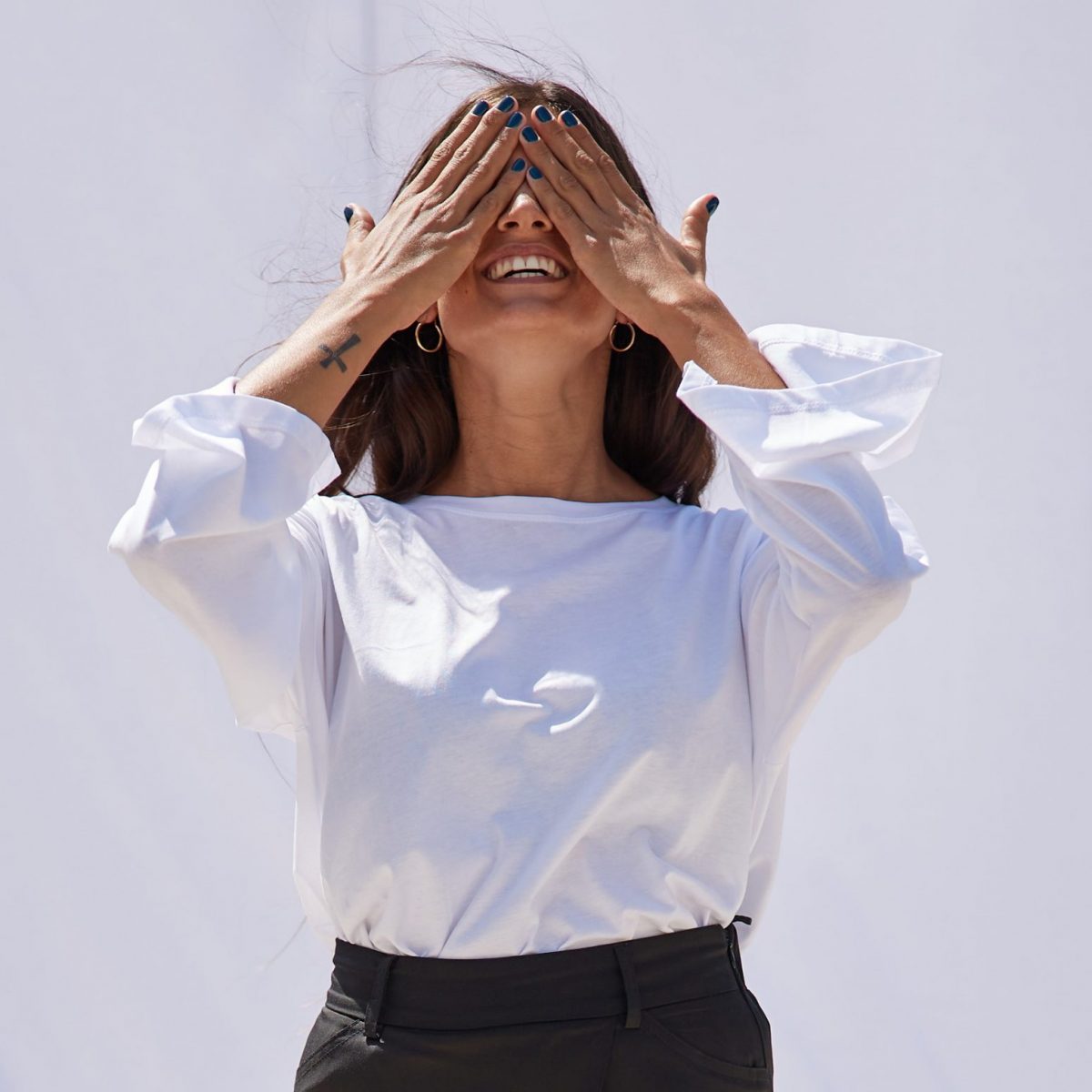 Ανακαλύψαμε τα λιτά basics που χρειάζεται η casual γκαρνταρόμπα!