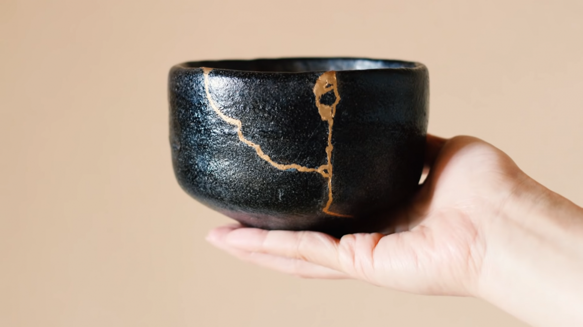 Trend alert: η ιαπωνική τέχνη με σπασμένα οικιακά αντικείμενα είναι ό,τι πιο hot στη διακόσμηση!