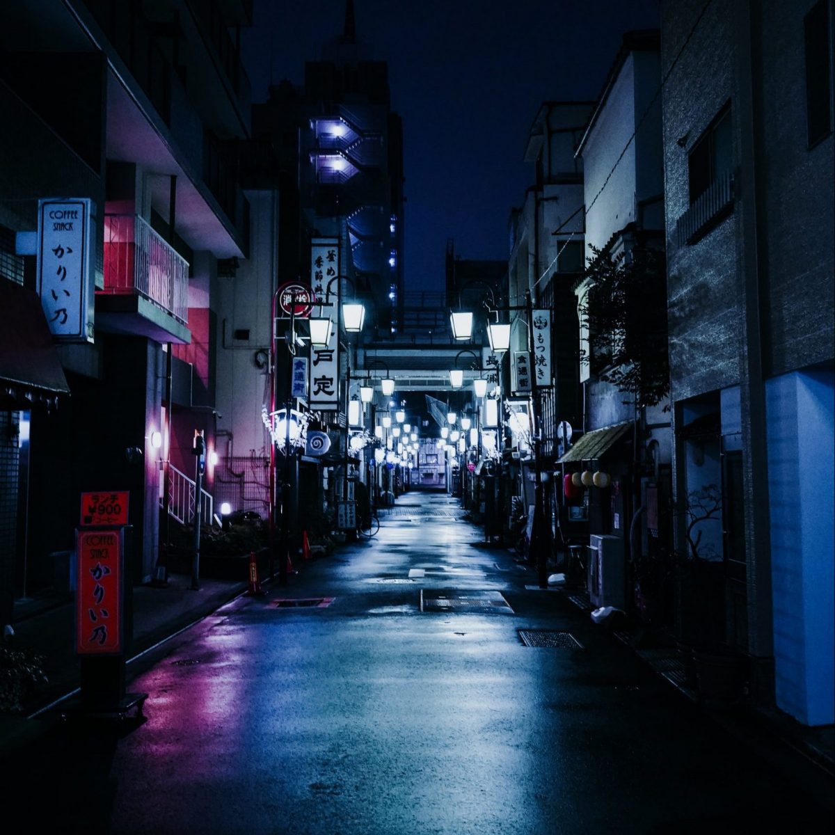 Αυτός ο φωτογράφος απαθανατίζει το απόκοσμο νυχτερινό Τόκιο