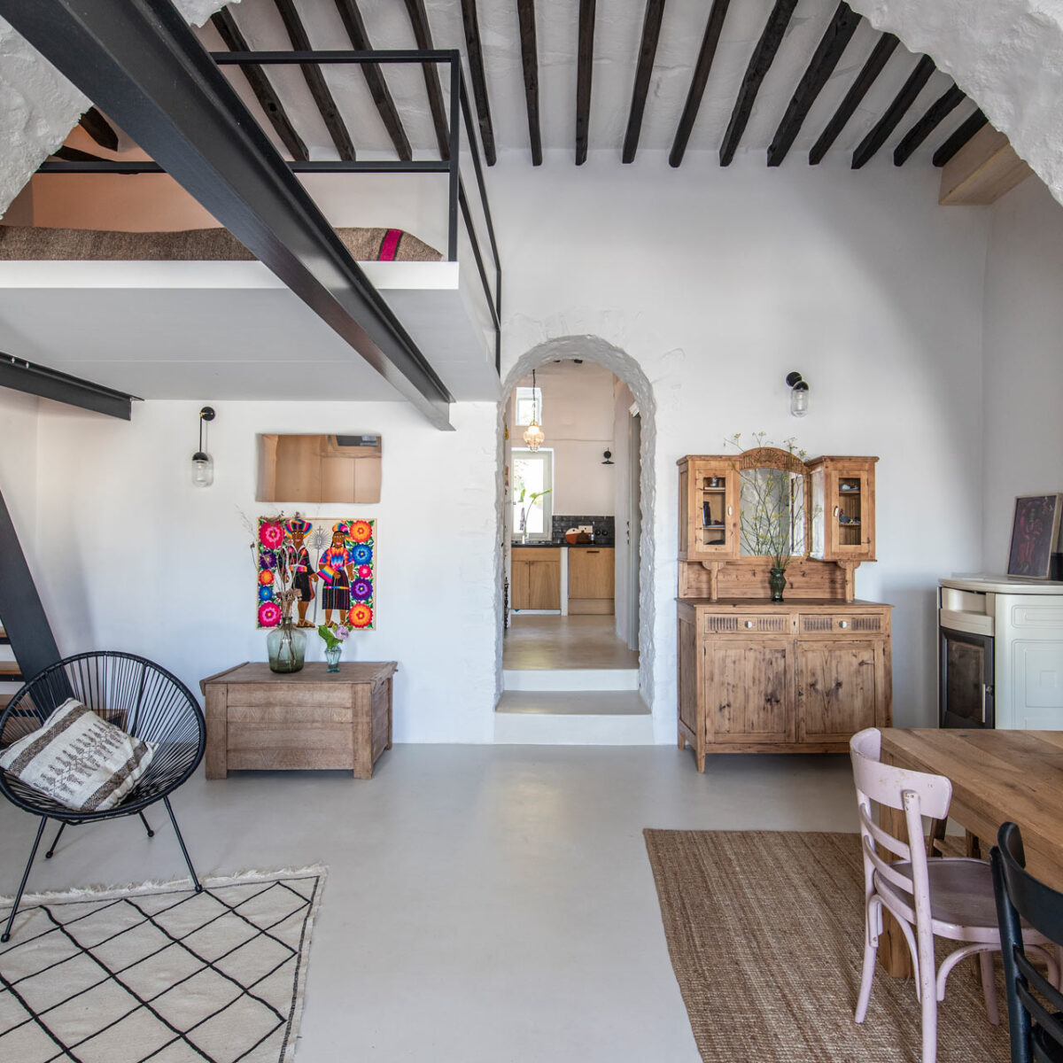 Η υπέροχη ανακαίνιση μιας λευκής κατοικίας του 1910 στην Τήνο