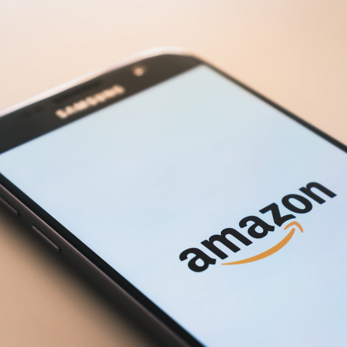 H Amazon αλλάζει το εικονίδιo του app της επειδή θυμίζει τoν Χίτλερ