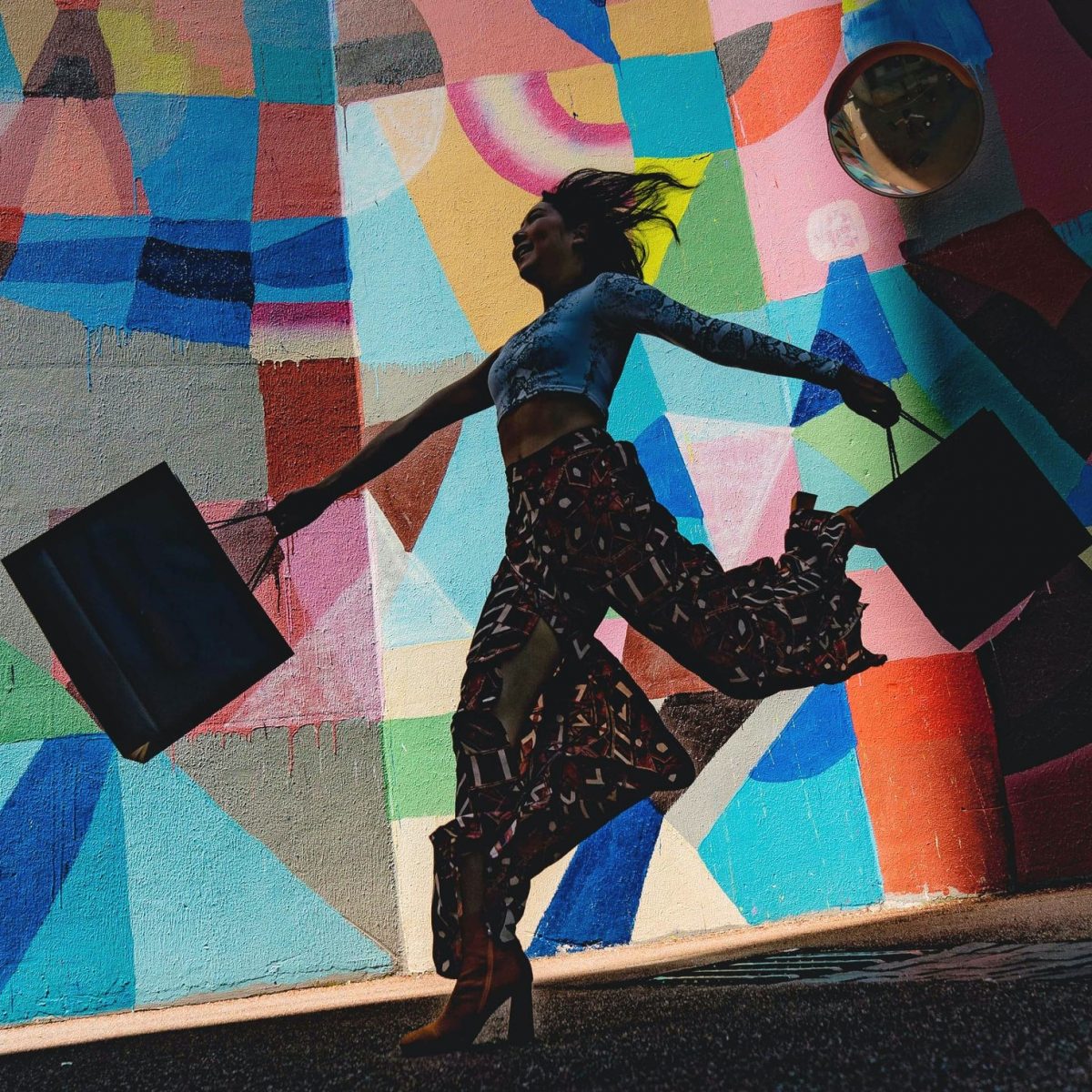 Το εμπόριο ανεβάζει ρολά, η Apple μάς αφήνει να αλλάξουμε φύλο στη Siri και το Facebook χακάρεται