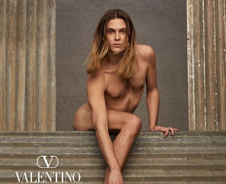 Μία καμπάνια του Valentino ήταν αρκετή για να δείξει το internet την ομοφοβία του