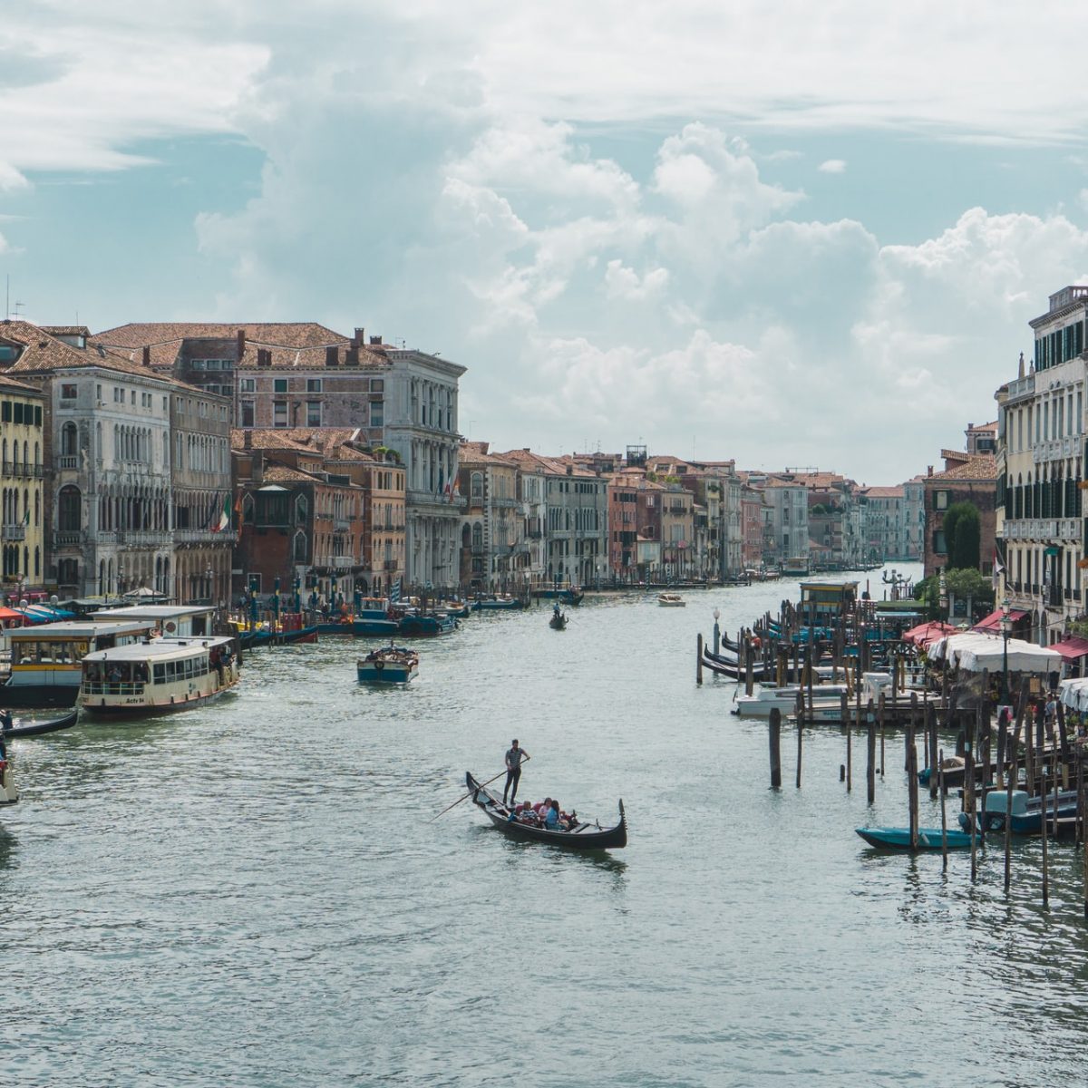 Τι πρέπει να ξέρεις για σήμερα: Covid times, Μπιενάλε Αρχιτεκτονικής και GOT