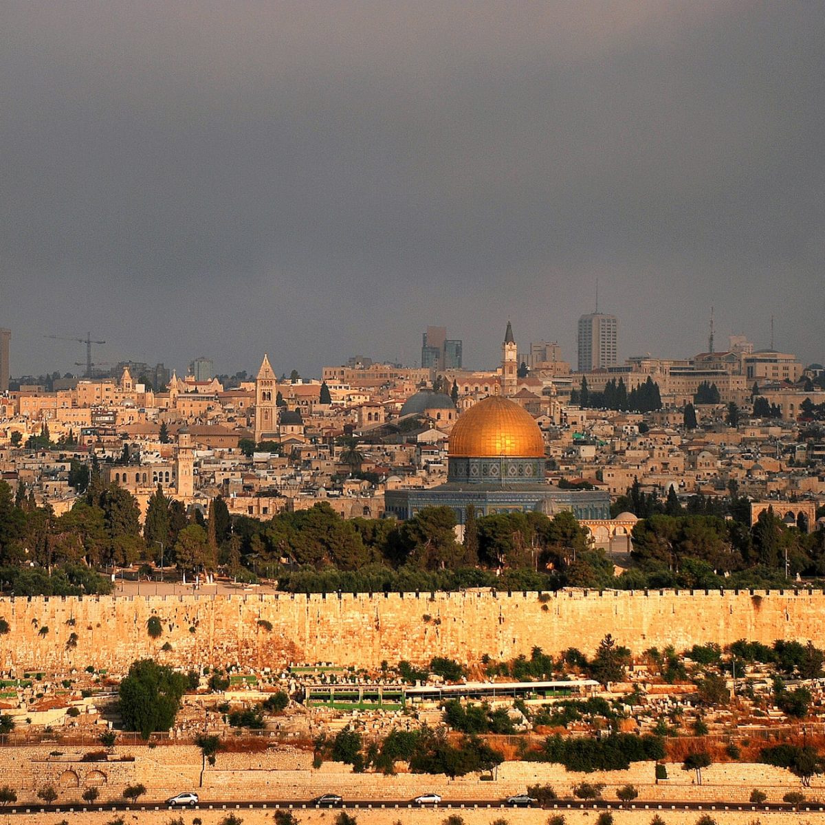 Σήμερα στον κόσμο: Πολύνεκρες επιθέσεις σε Γάζα και Ιερουσαλήμ, αποχαιρετισμός στο 13033 και ποιητικοί κήποι στην Ιταλία