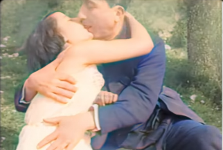 Vintage! Το Pornhub επανακυκλοφορεί ερωτικές ταινίες του περασμένου αιώνα