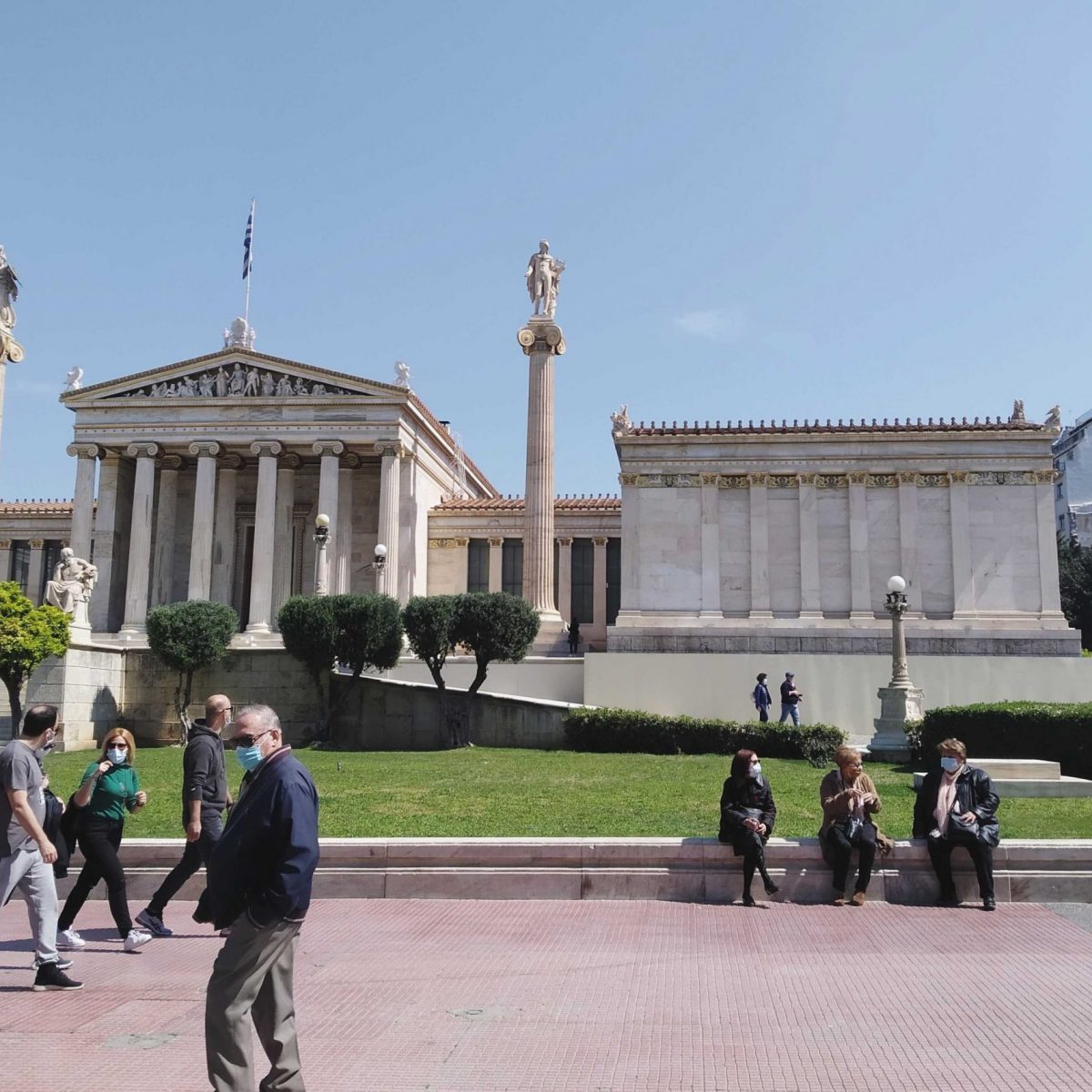 Η Παρασκευή σε 2’: Τα μουσεία ανοίγουν, οι ΗΠΑ βγάζουν τις μάσκες και τα Φιλαράκια επιστρέφουν