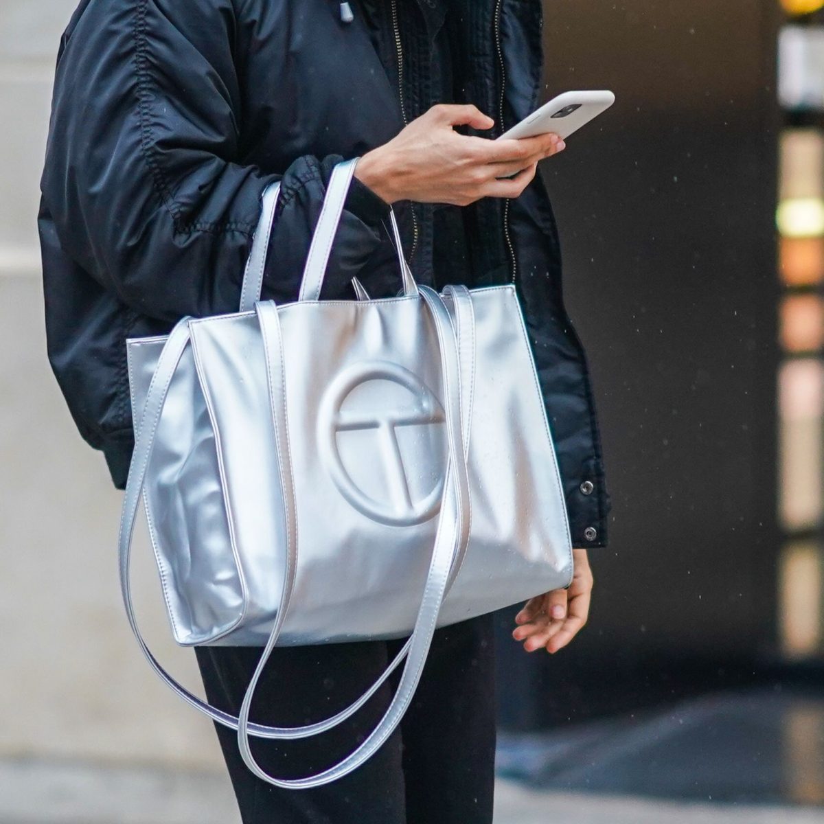 Η εταιρία Telfar είναι σαφής: Έχεις 36 ώρες να φτιάξεις την τσάντα των ονείρων σου