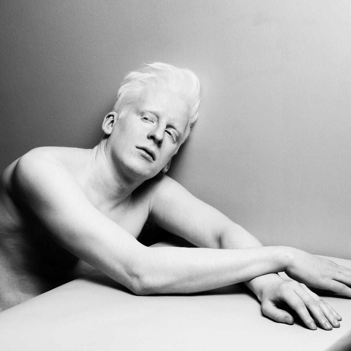 H έκθεση του Terry Tsiolis στο Μουσείο Μπενάκη παρουσιάζει τους ανθρώπους όπως ακριβώς είναι