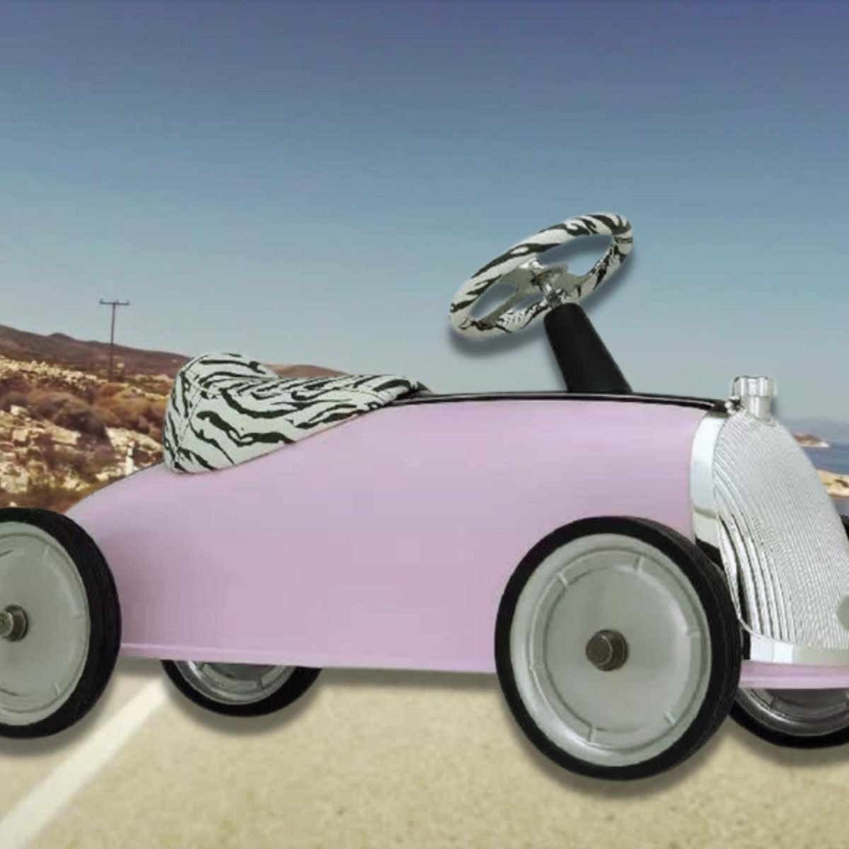 Η Yves Saint Laurent είπε να βγάλει ροζ παιδικό αμαξάκι (που είναι φθηνότερο απ’ το αμάξι που οδηγείς)