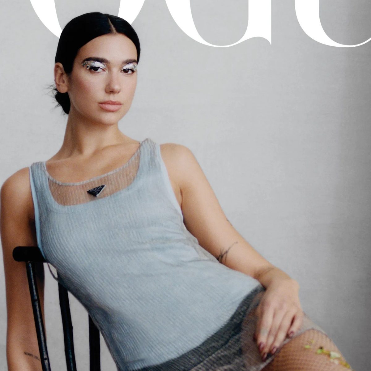 Dua Lipa: Μιλά στη Vogue για τις αλβανικές της ρίζες – Καταδικάζει την οπλοκατοχή