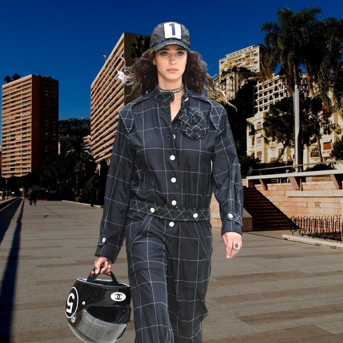 H Chanel “δραπετεύει” σε παραλία του Monte-Carlo, βάζοντας στα ρούχα κάτι από Formula 1!