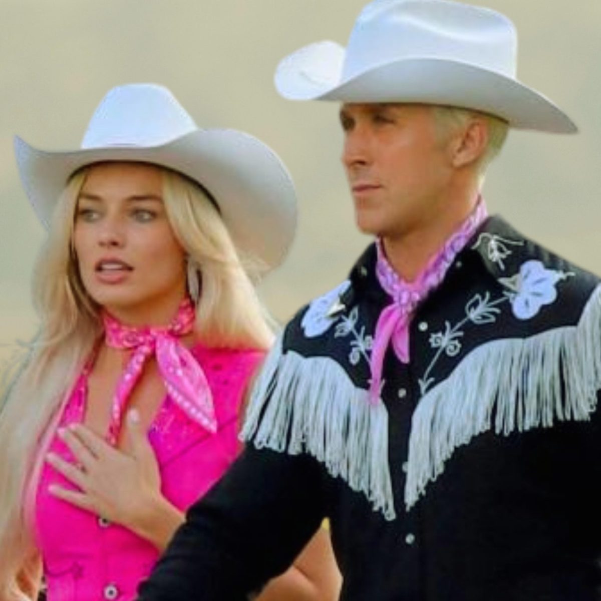 Διέρρευσαν φωτογραφίες από τα γυρίσματα της Barbie, με τον Ράιαν Γκόσλινγκ ντυμένο καουμπόι (Ken)!