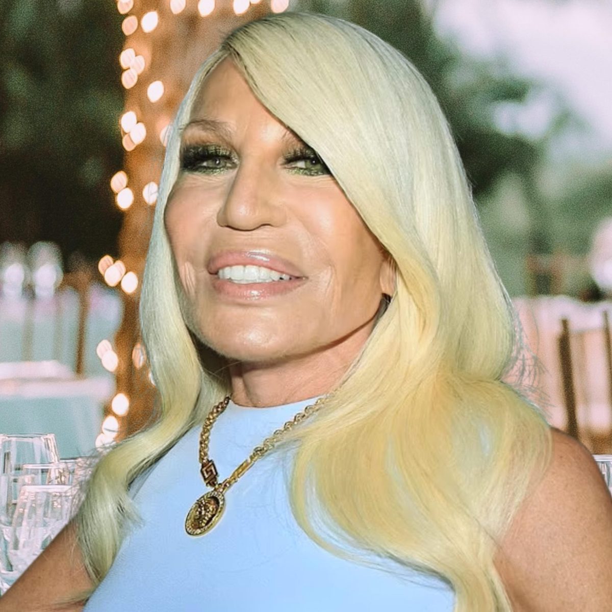 Η Donatella Versace έφτασε ενθουσιασμένη στο γάμο της Britney Spears – Οι δηλώσεις για το νυφικό