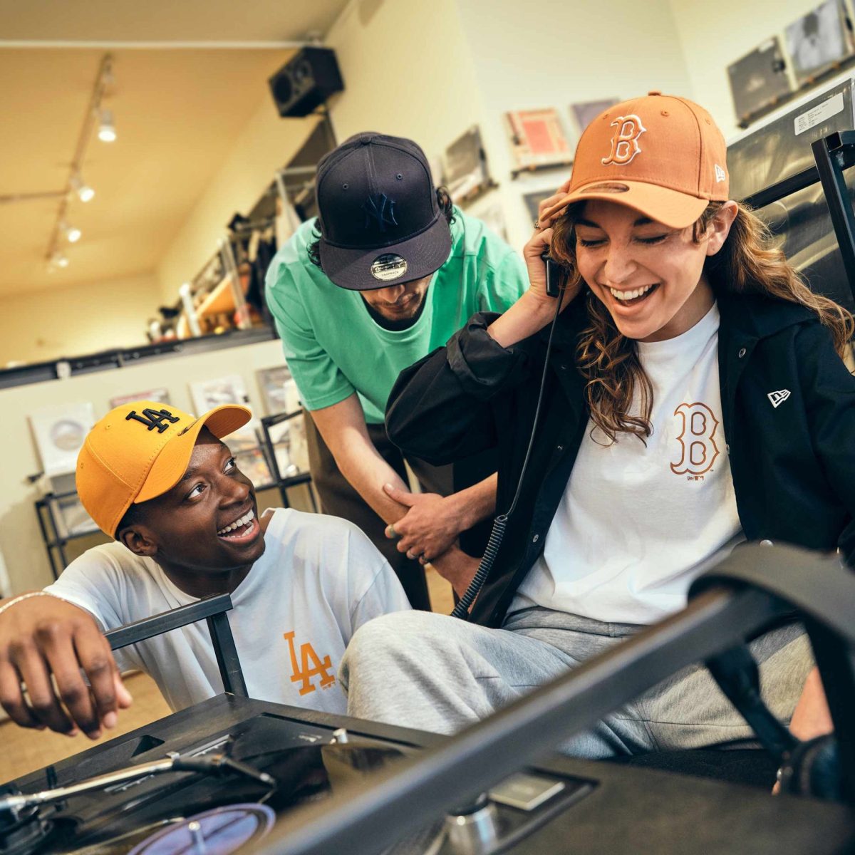 Ξέρουμε τον τρόπo να “απογειώσεις” το summer-style σου με τα σωστά χρώματα για αυτό το καλοκαίρι