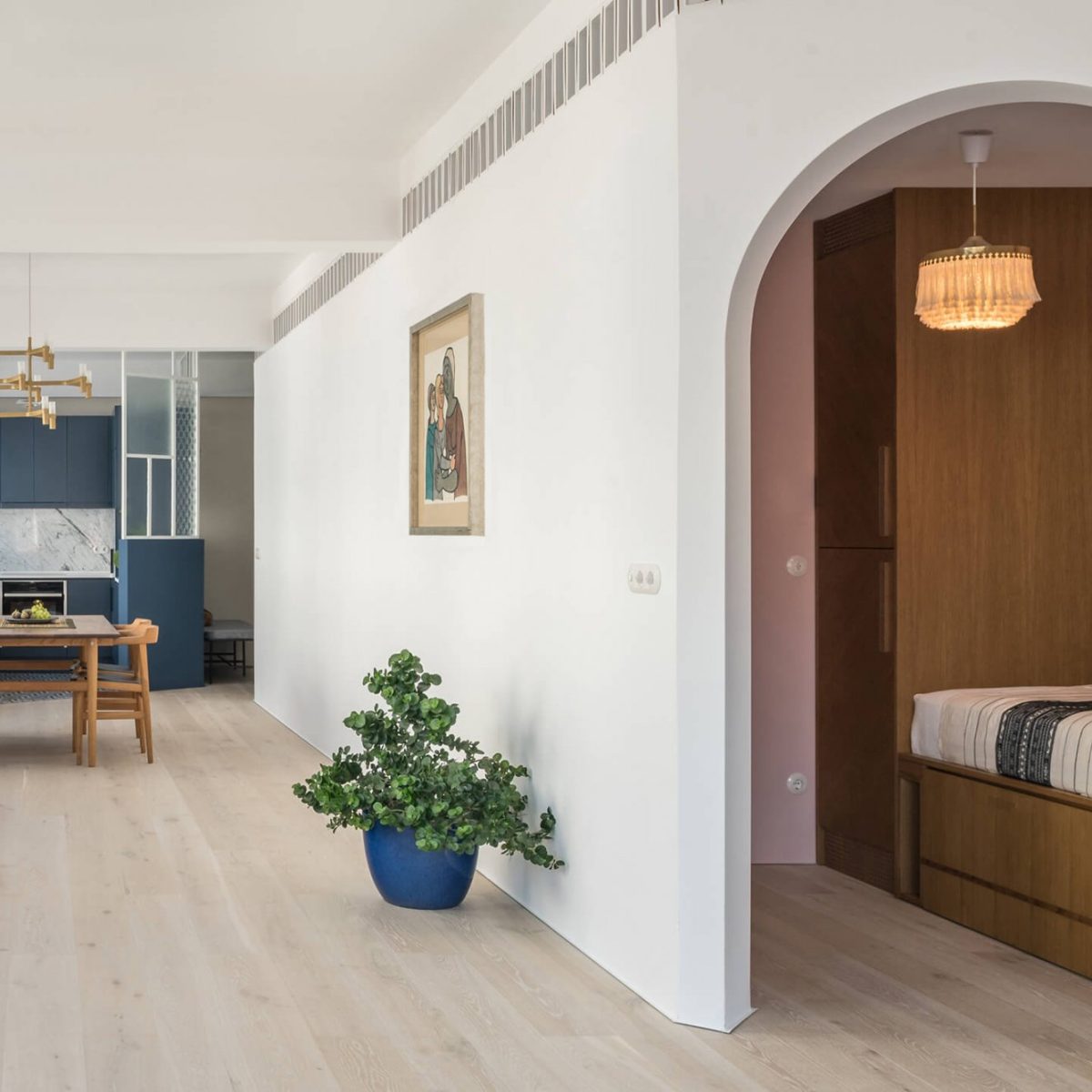 Ένας χώρος γραφείων κάτω απ’ την Ακρόπολη μετατράπηκε σε παραμυθένιο διαμέρισμα!