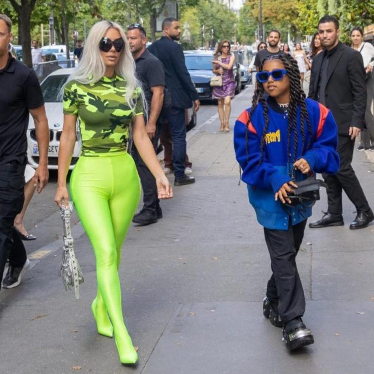 H Kιμ Καρντάσιαν πήγε για ψώνια στην Balenciaga και πήρε (επίτηδες) την κόρη της μαζί!