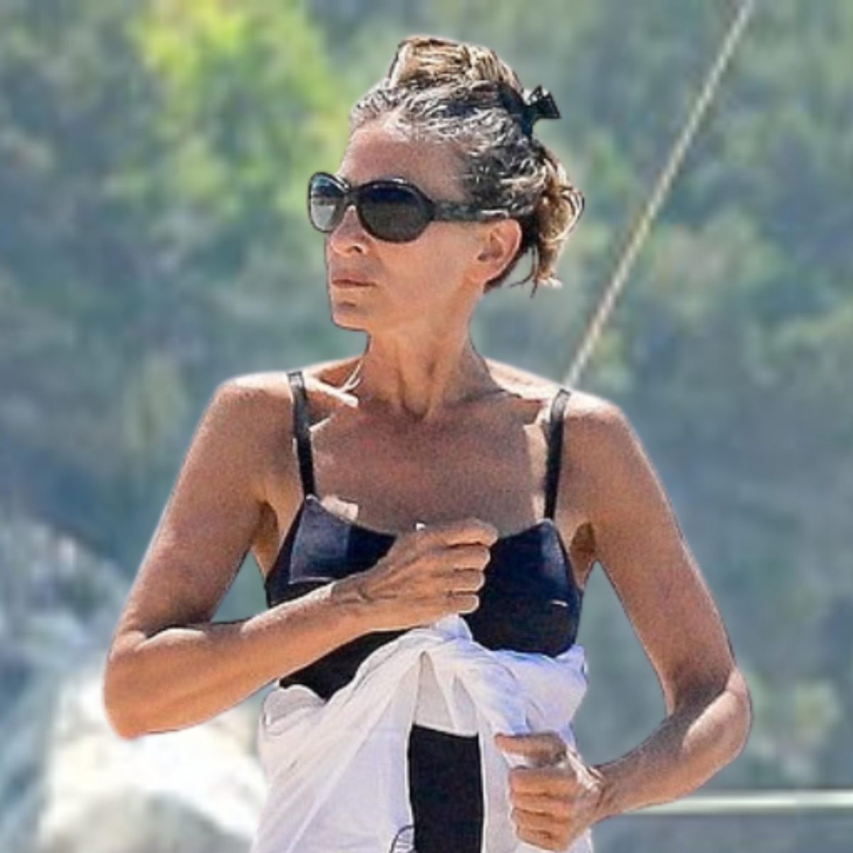 Η Σάρα Τζέσικα Πάρκερ ήρθε να χαλαρώσει στη Σύρο με τα παιδιά της – Δεν κατάφερε να μείνει ινκόγκνιτο