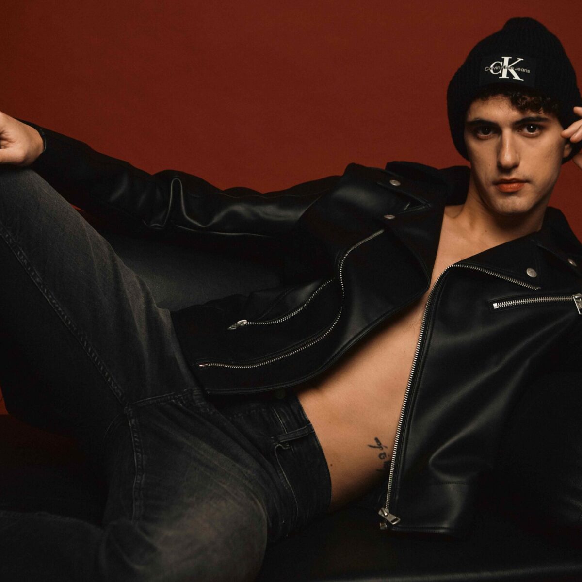 O Bασίλης Μπούτσικος μας μιλά για τα κομμάτια της γκαρνταρόμπας του που δεν αποχωρίζεται ποτέ