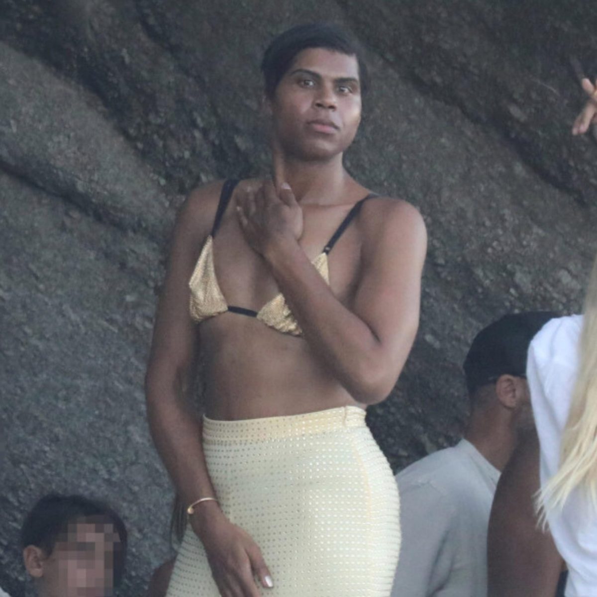 O γιος του Μάτζικ Τζόνσον εντυπωσίασε την Μύκονο με το μπικίνι του!