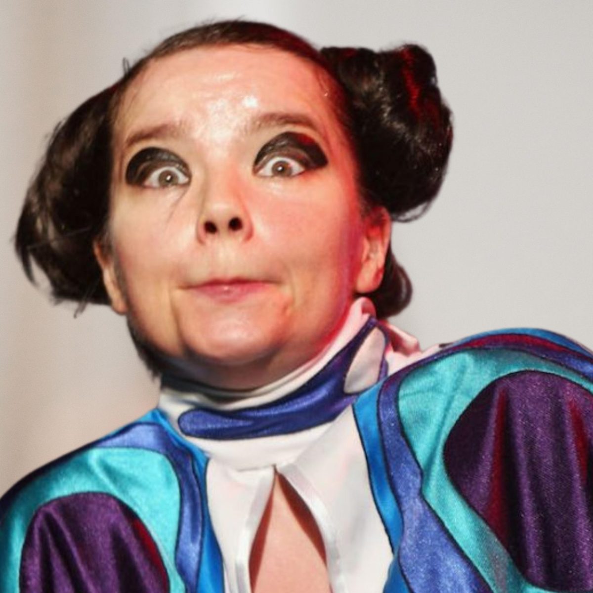 Bjork: Bγάζει νέο άλμπουμ που έχει επιρροές από ντροπιαστική βιολογική ανάγκη!