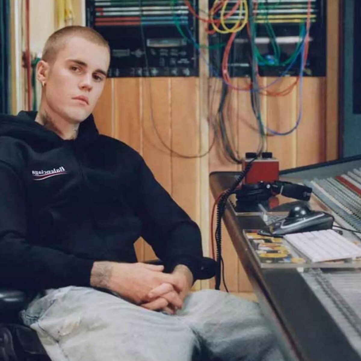 H Balenciaga έφτιαξε τα πρώτα ψηλοτάκουνα αθλητικά που μπορούν να φορεθούν από άντρες, γυναίκες και όλα τα άτομα!