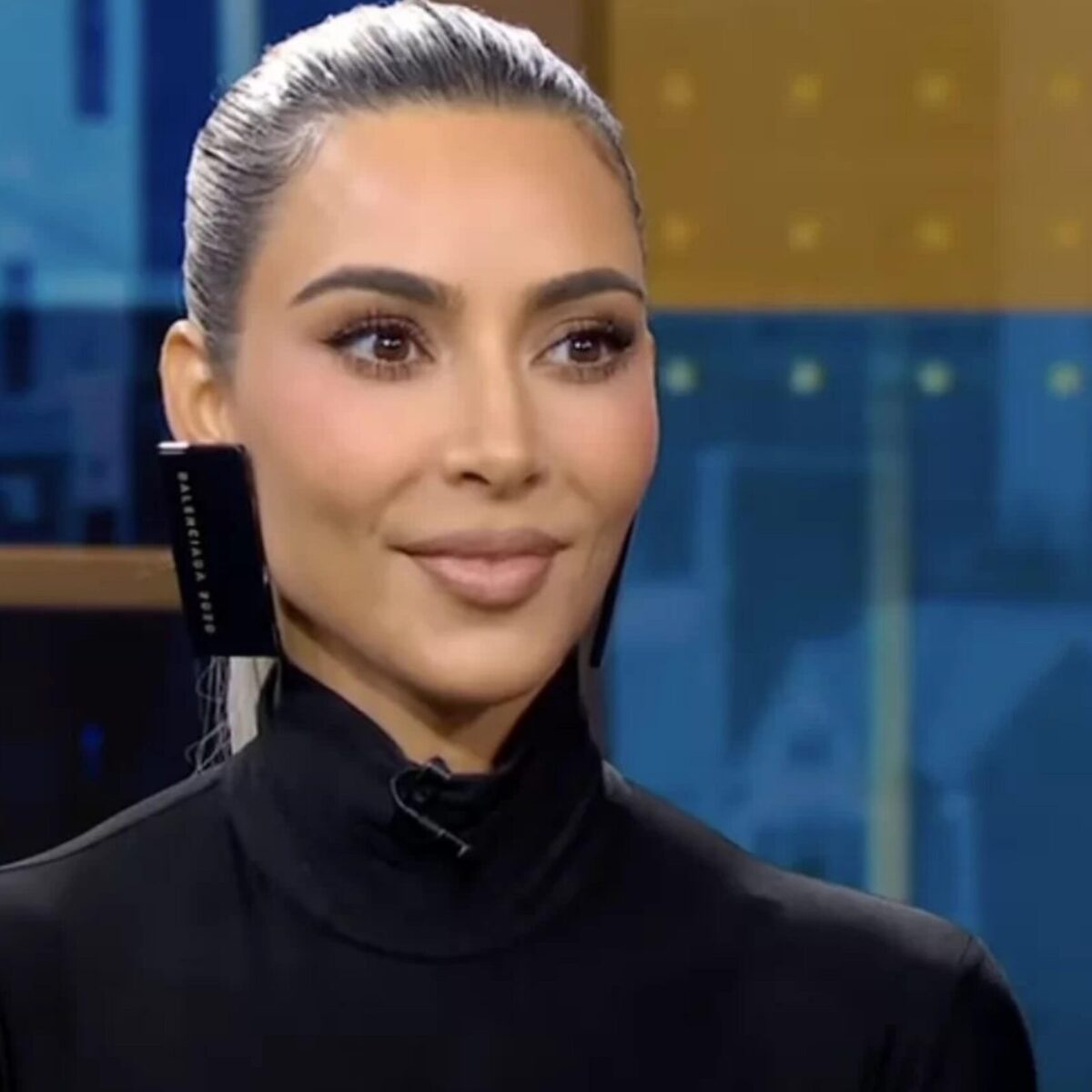 Η Κιμ Καρντάσιαν αποφάσισε να μπει (και) στον προσωπικό σου χώρο, λανσάροντας την πρώτη συλλογή με αξεσουάρ για το σπίτι!