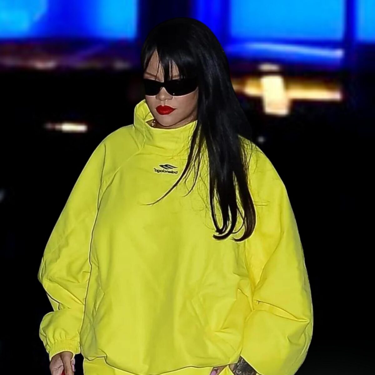 Η Ριάνα βγήκε με απίθανη Balenciaga φόρμα – Η Vogue είπε πως επρόκειτο περί σχεδίου