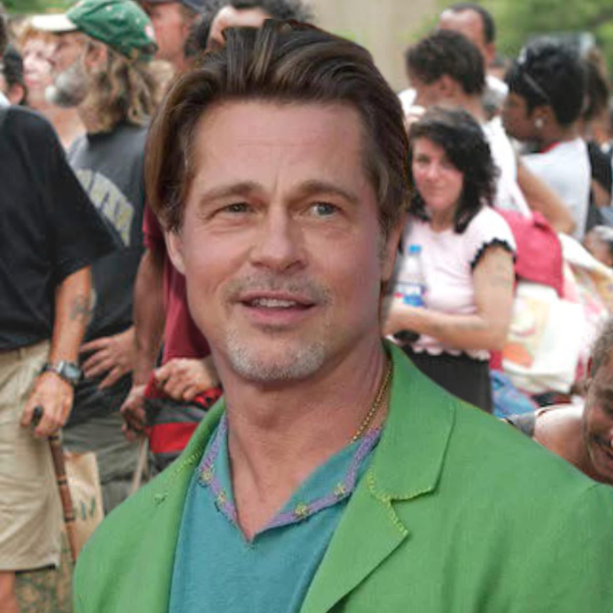 Ο Μπραντ Πιτ λανσάρει εταιρία ρούχων “για λίγους”, αφού τα απλά πουκάμισα έχουν πάνω τους σμαράγδια