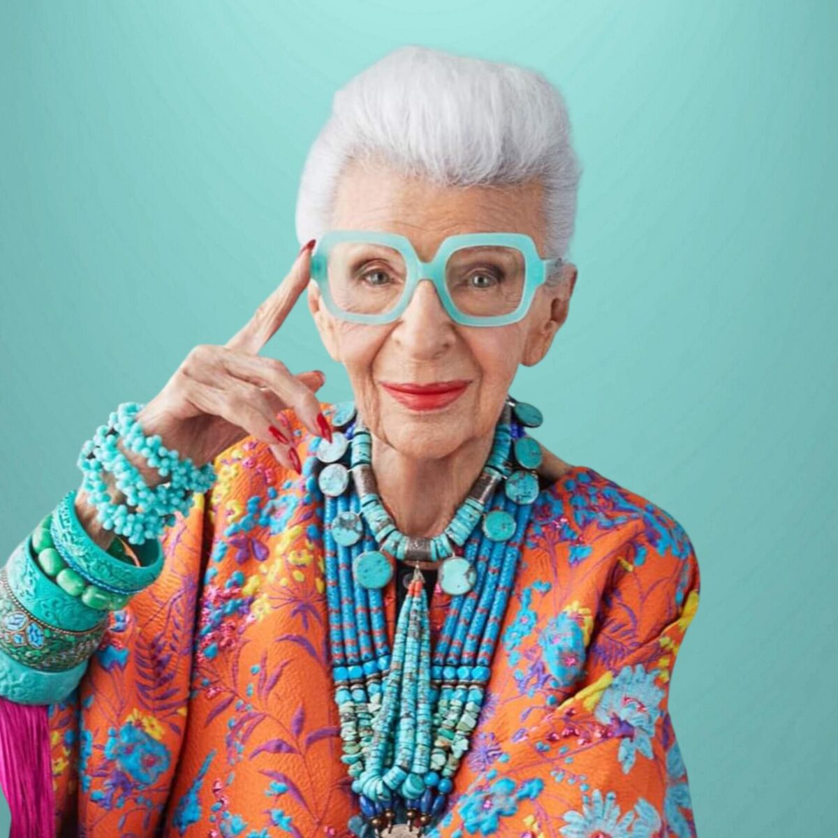 Οι τρεις απαράβατοι κανόνες ντυσίματος που ακολουθεί η Ίρις Άπφελ (και) στα 101 της!