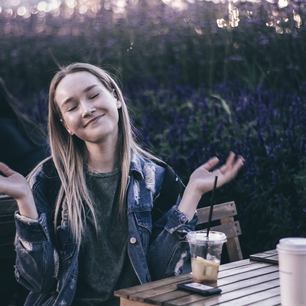 Ένας από τους πιο διάσημους οίκους του σήμερα βγάζει διάφανη σπορ ζακέτα από δαντέλα (!) για να γιορτάσει 20 χρόνια ζωής