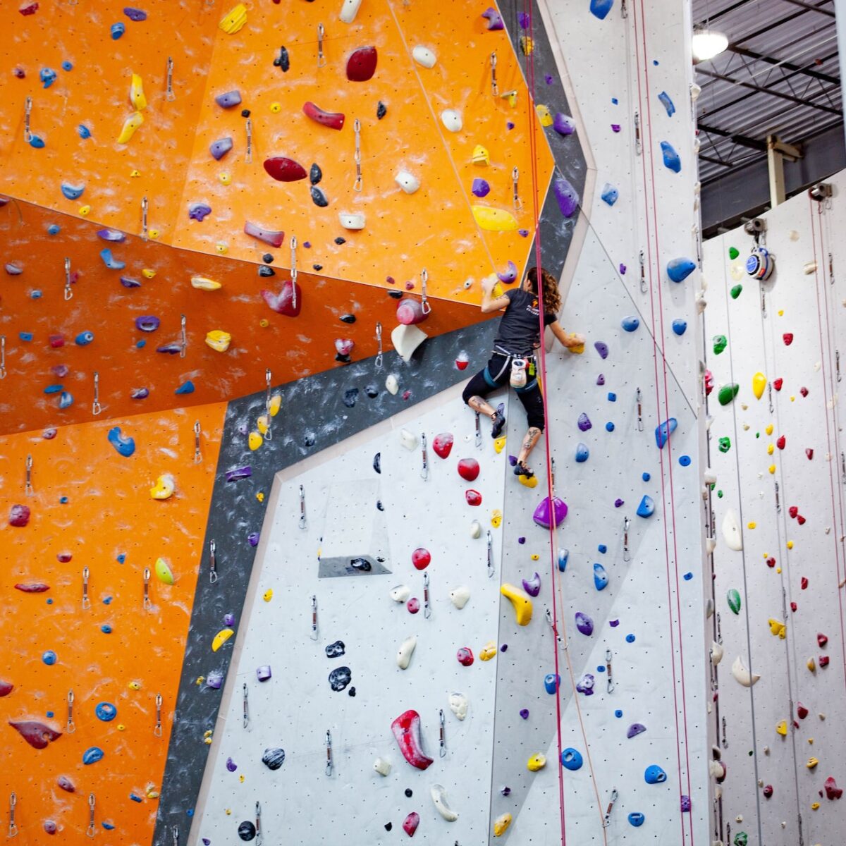 Η Ηermes κάνει τη διαφορά ανοίγοντας απίθανο γυμναστήριο που περιέχει μέχρι και τοίχο αναρρίχησης!